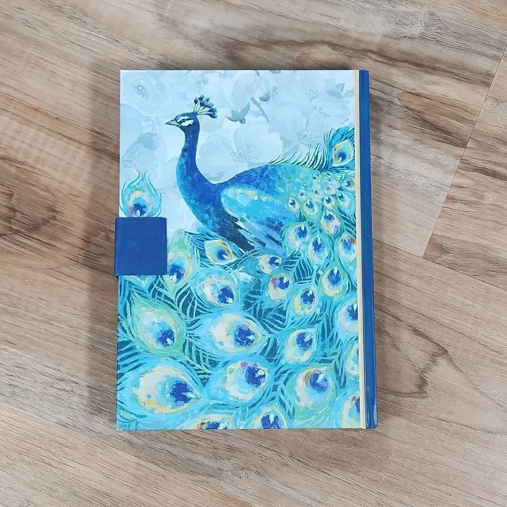 🔸️NWOT Emerald Peacock w/Magnetic Brooch Fastener Journal